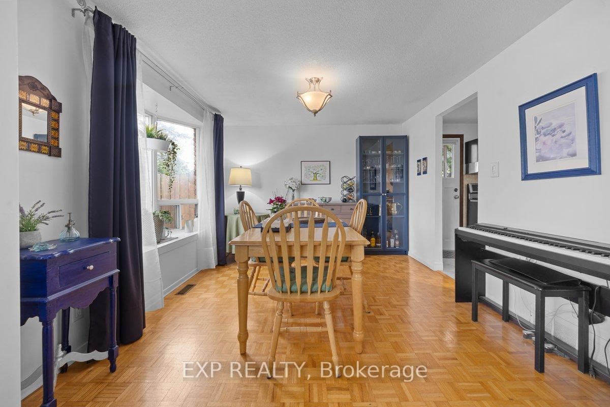 396 Hatfield Crescent photo 8
