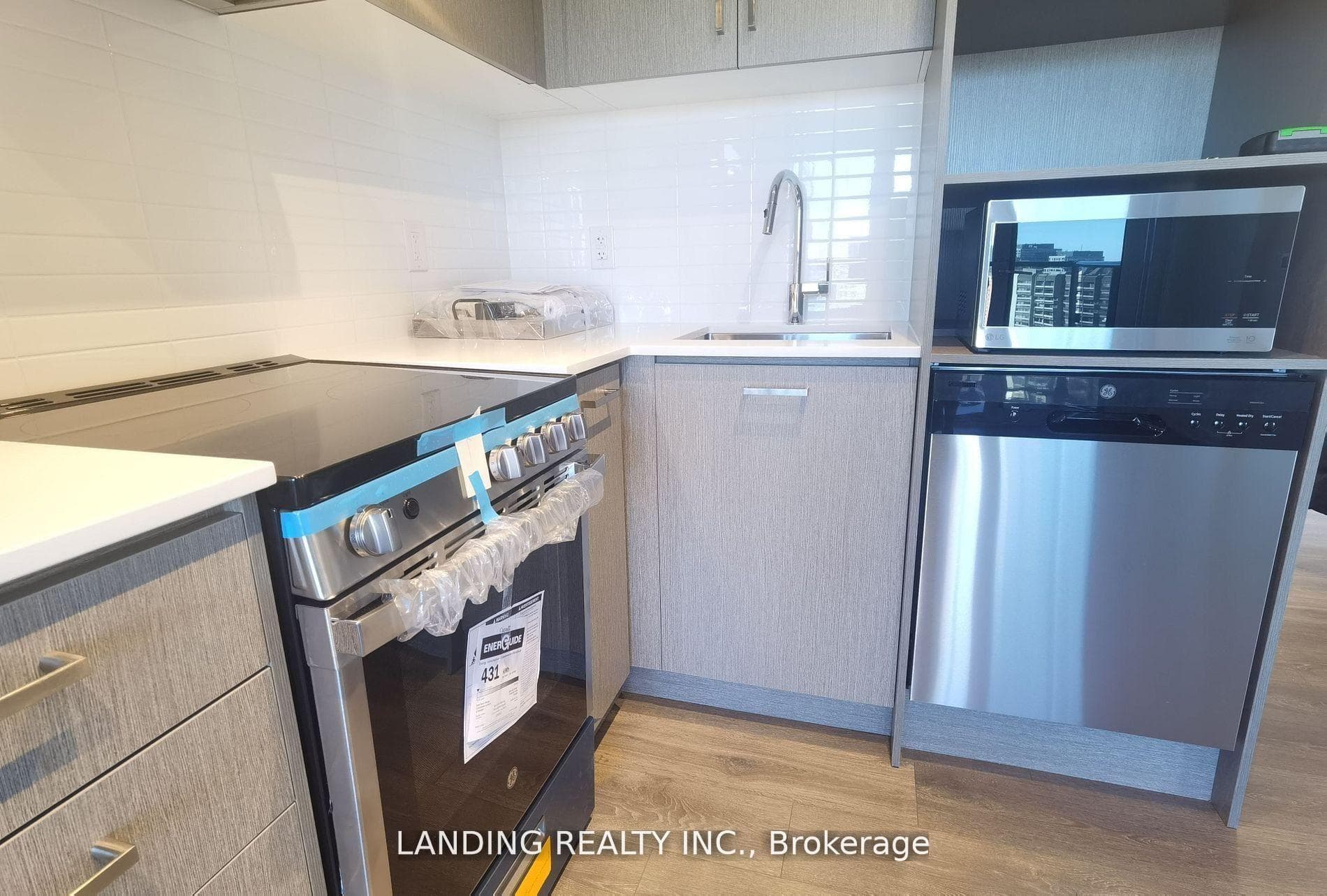 219 Dundas Street Unit 2112 photo 8