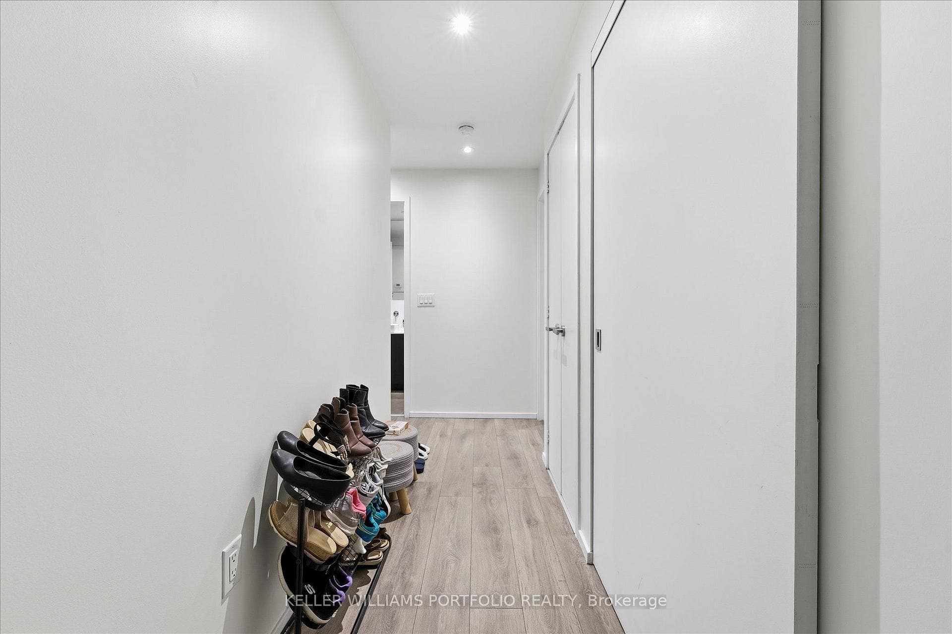 159 Dundas Street Unit 1005 photo 7