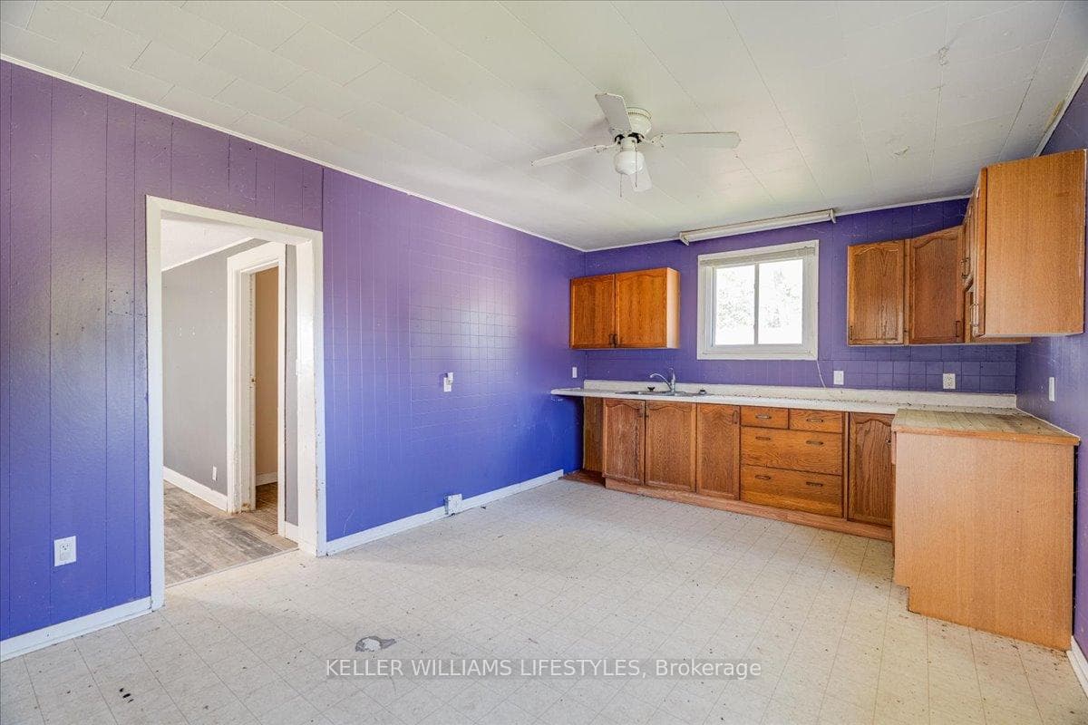 6079 Longwoods Road photo 5