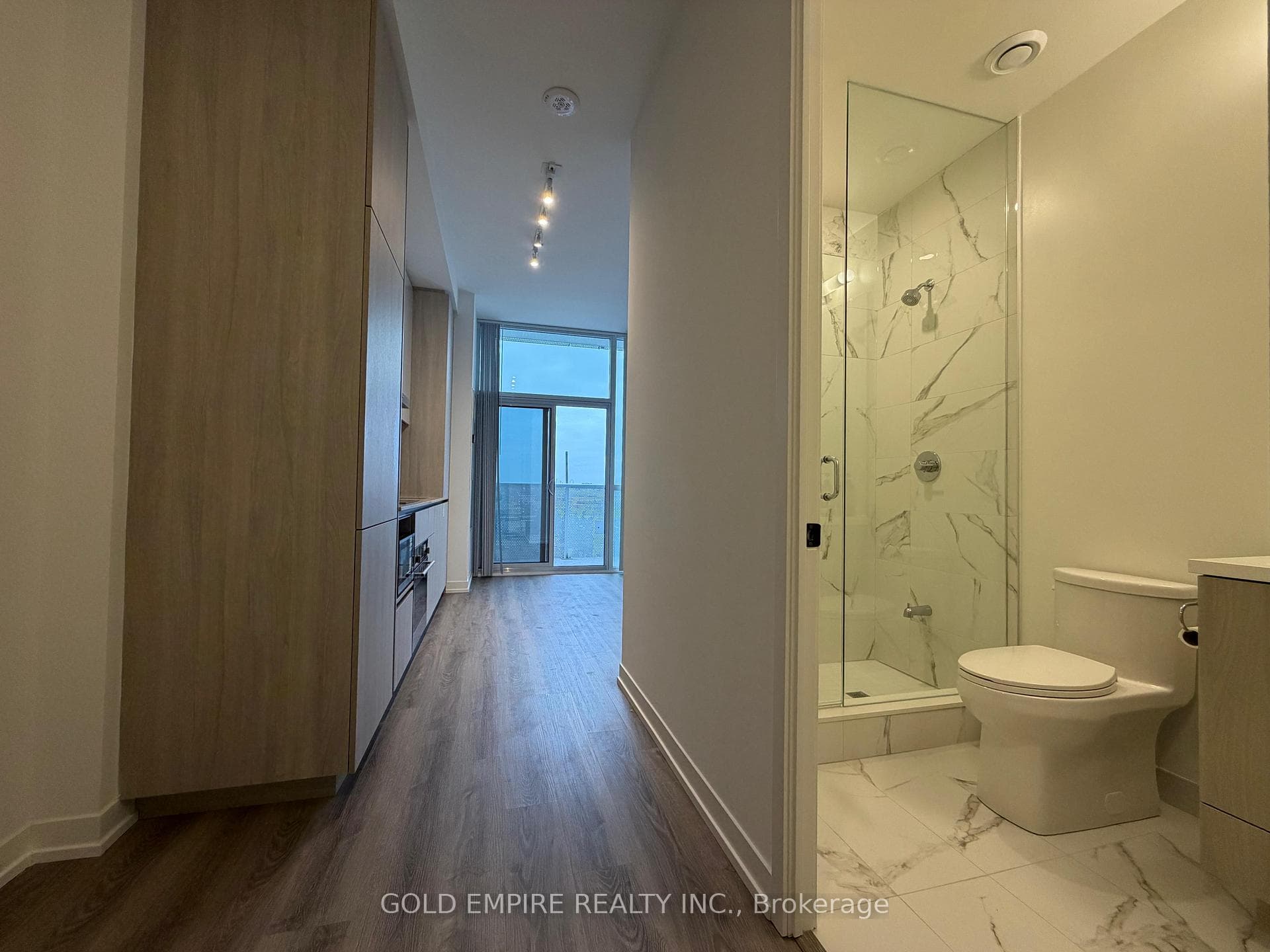 8 INTERCHANGE Way Unit 609 photo 5