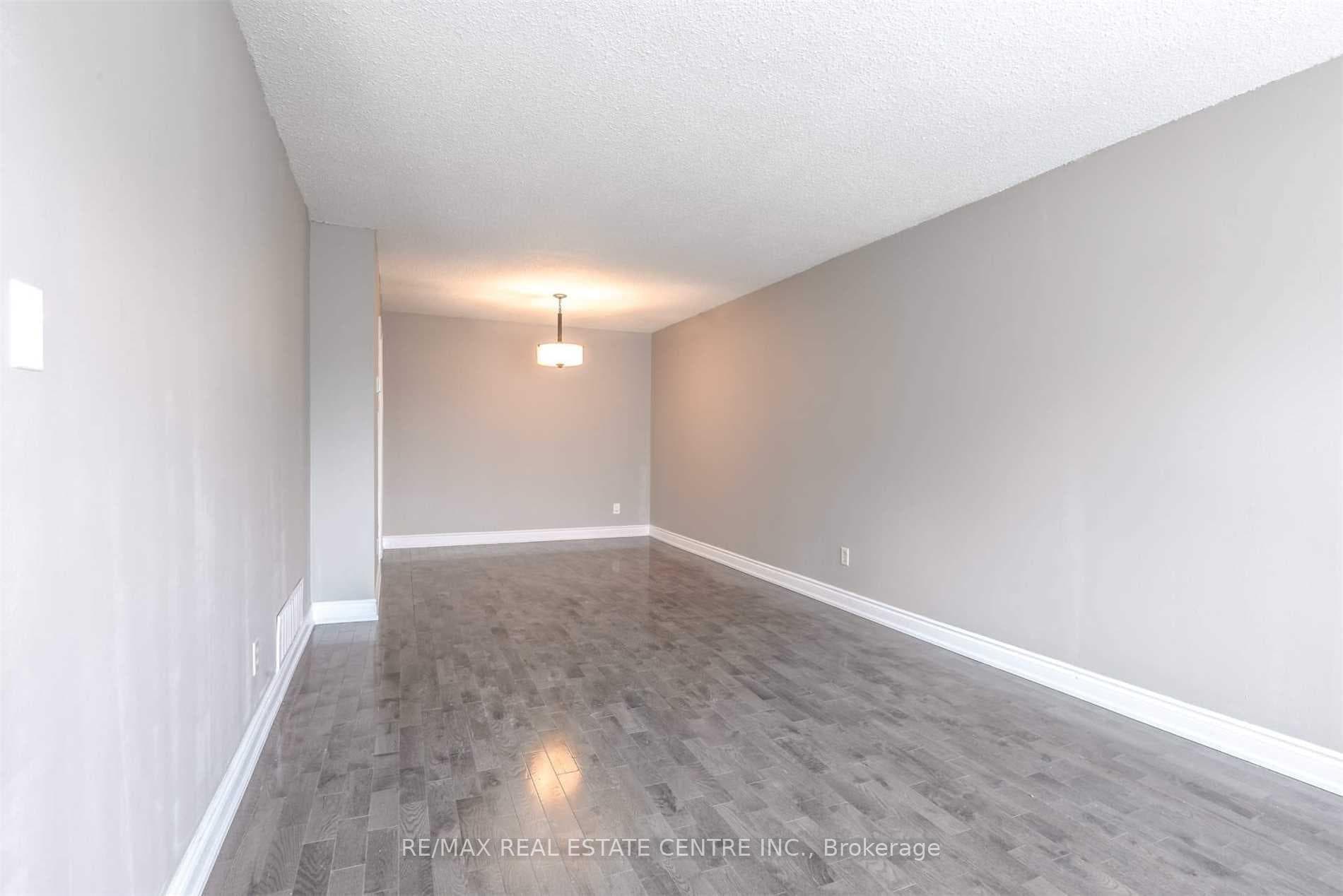 83 Autumn Boulevard Unit Upper photo 4