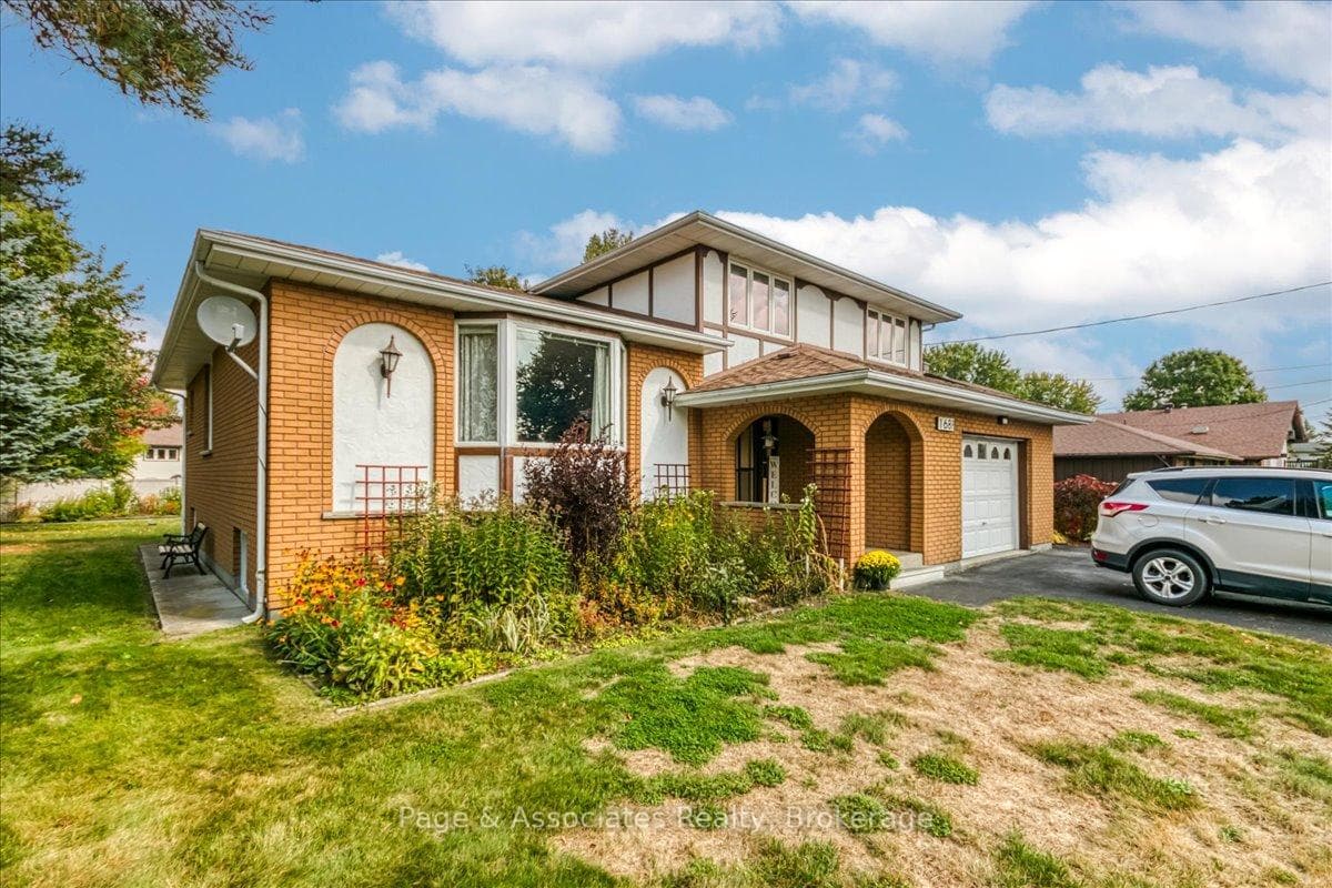 1688 Richard Street photo 2