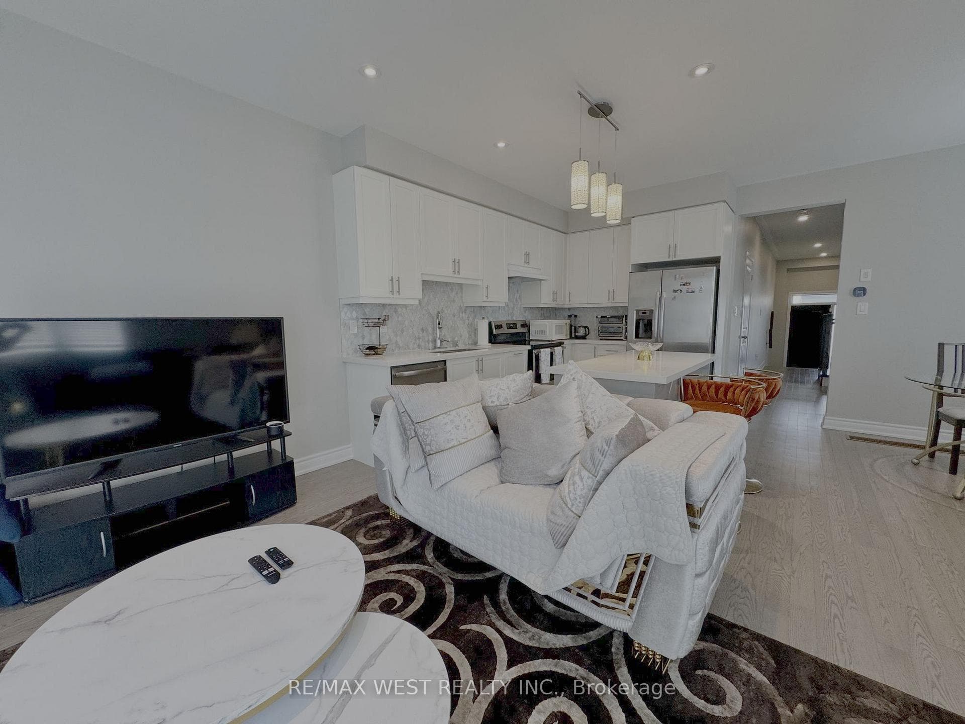 6 Larkin Lane photo 2