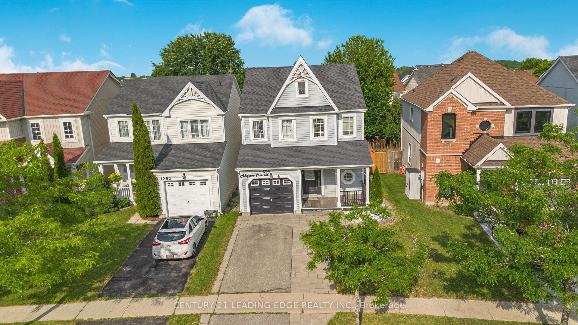 1296 Ashgrove Crescent photo 45