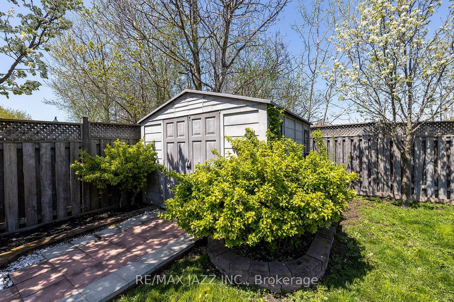 23 Stirling Avenue photo 32