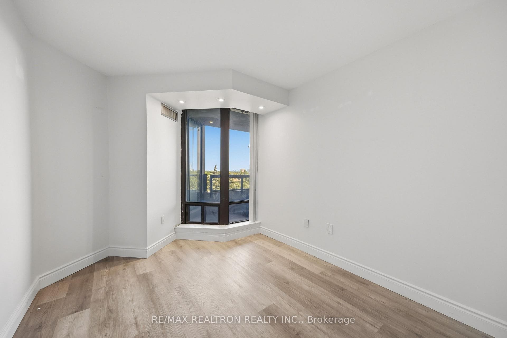 7440 Bathurst Street Unit 608 photo 19