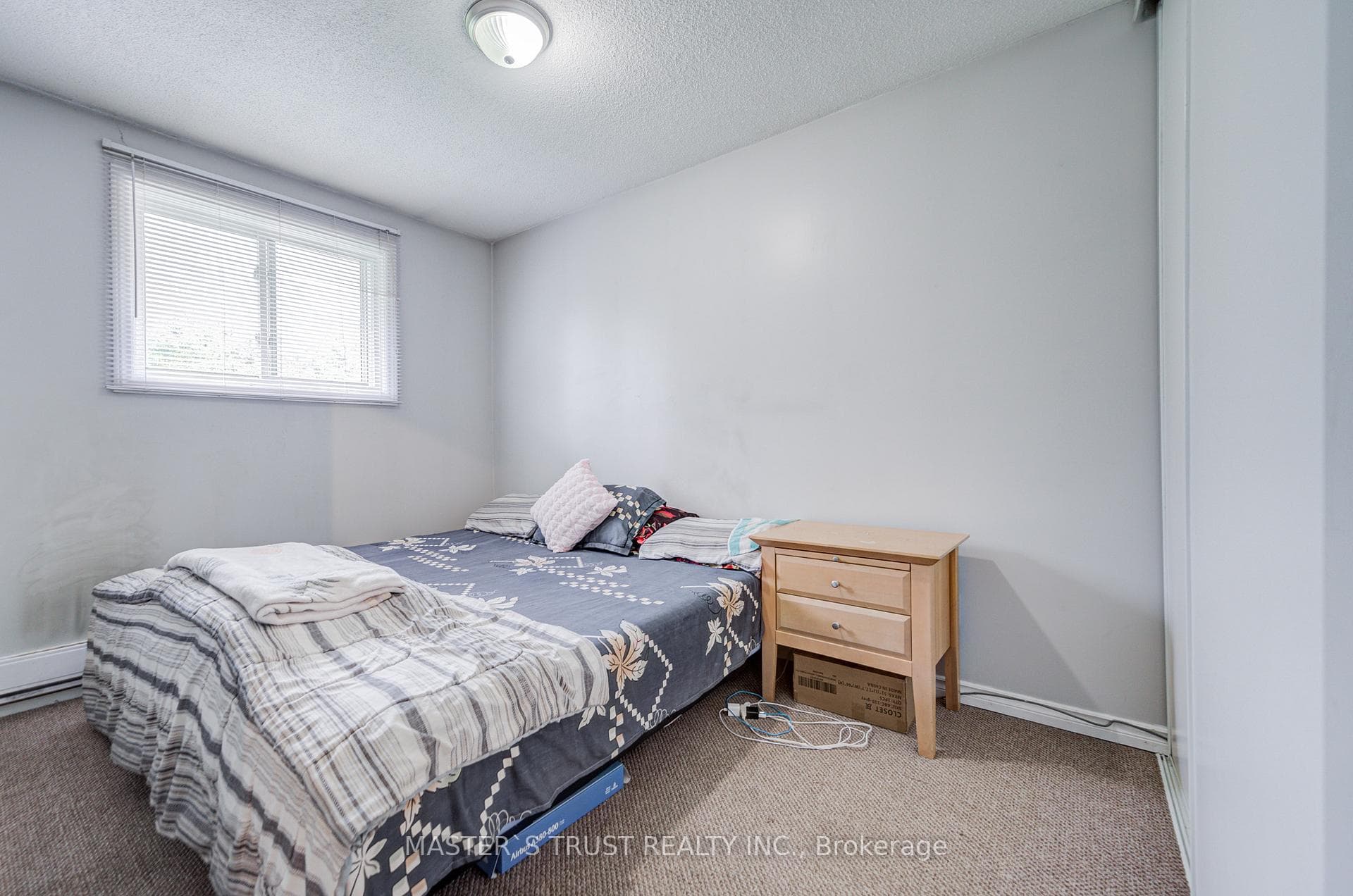 1179 Simcoe Street photo 10
