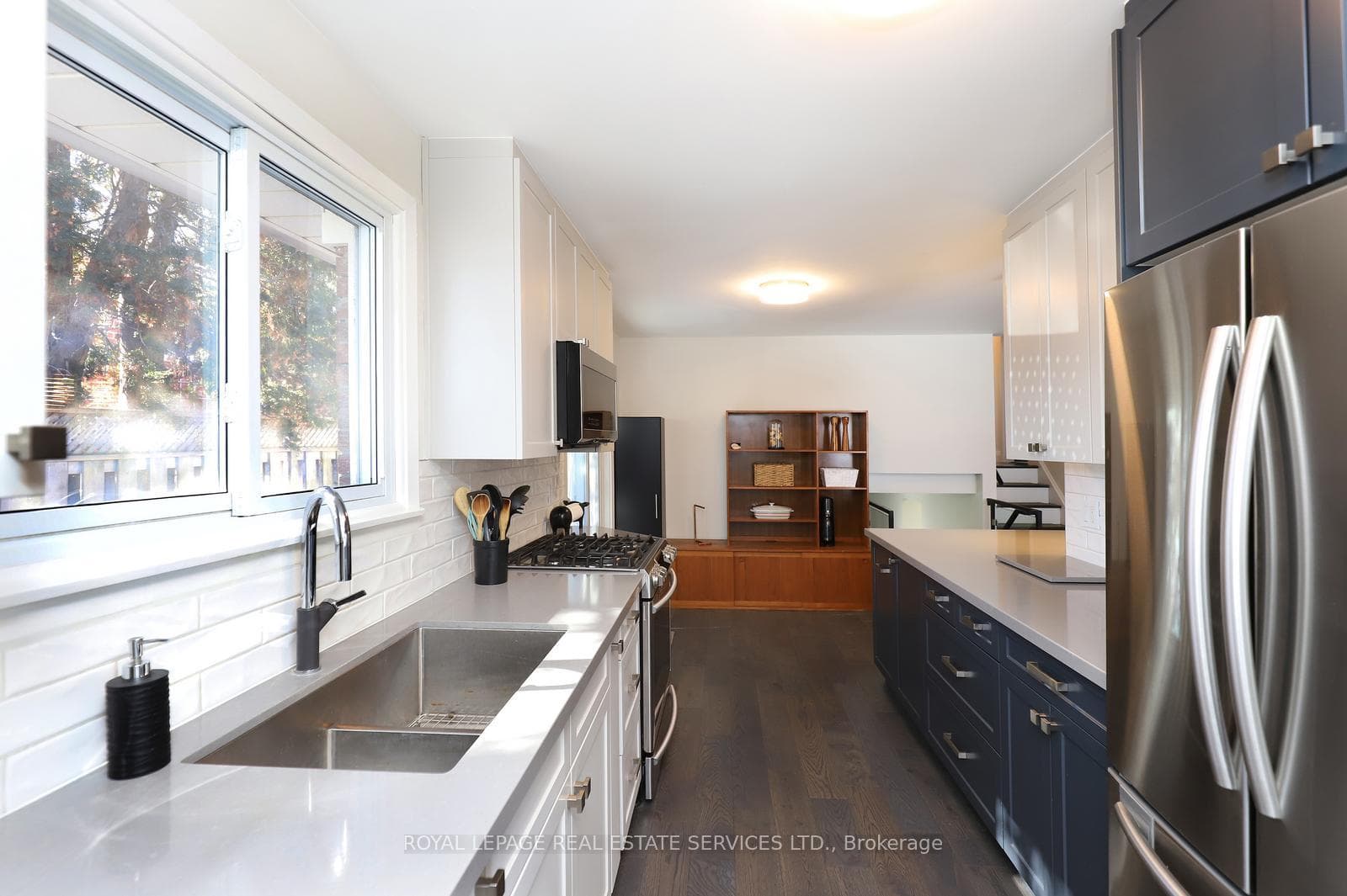 2001 Silverberry Crescent photo 15