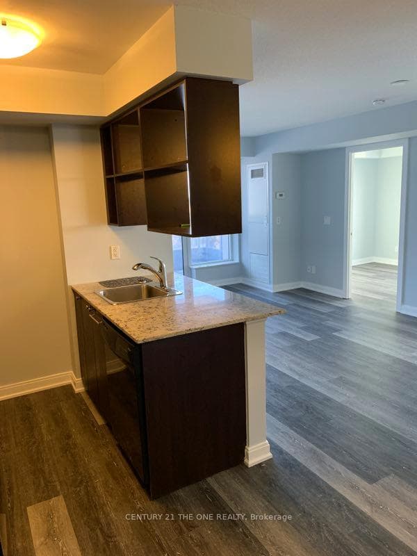 181 Village Green Square Unit 2020 photo 3