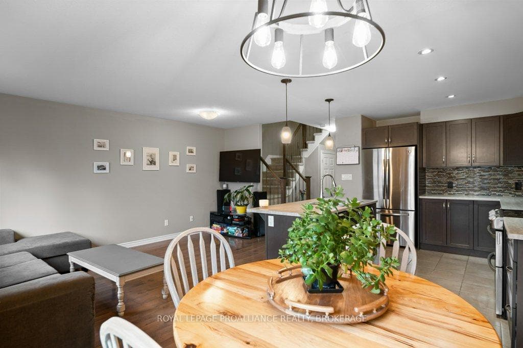 1560 Davenport Crescent photo 15