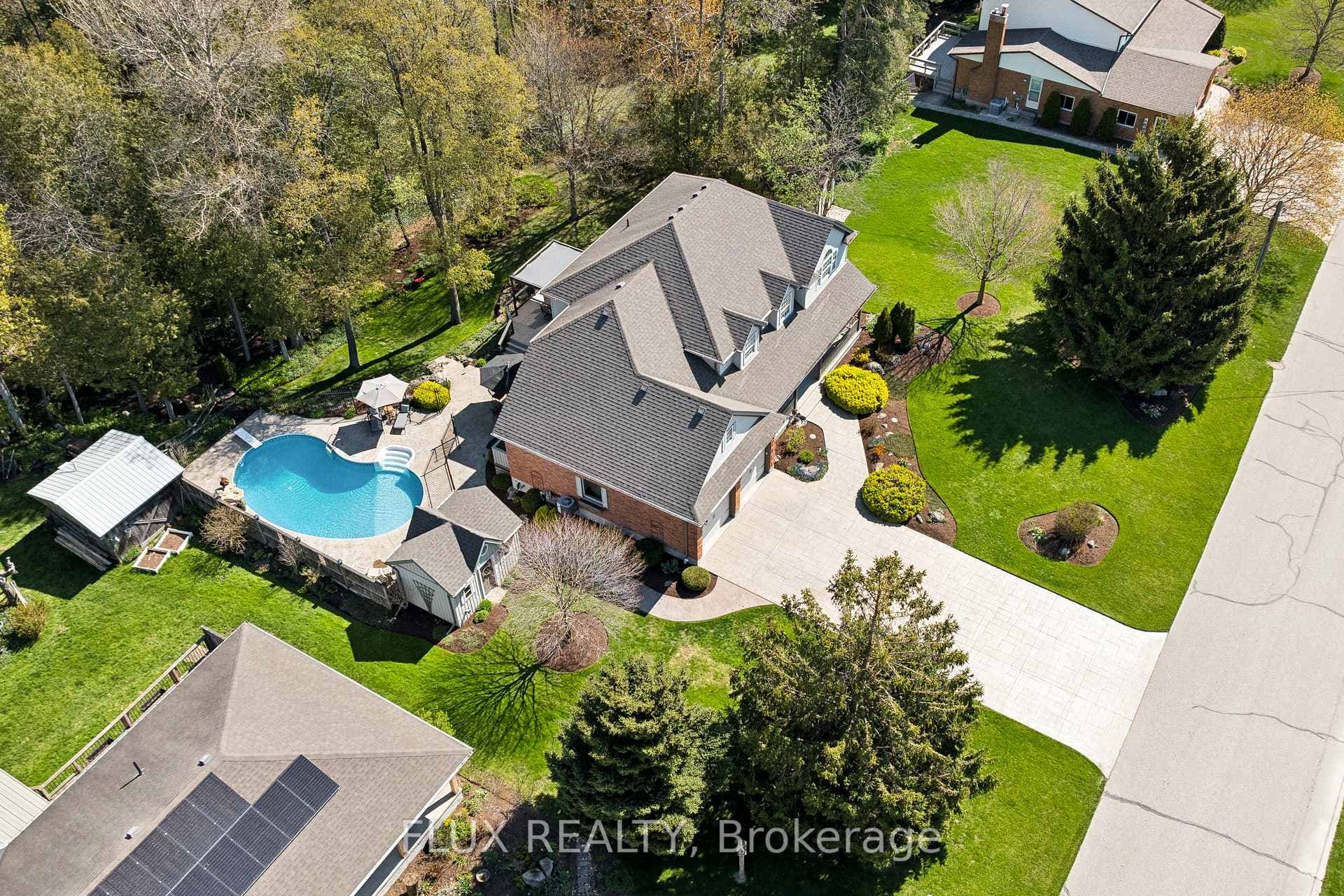 1033 Sunset Drive photo 3