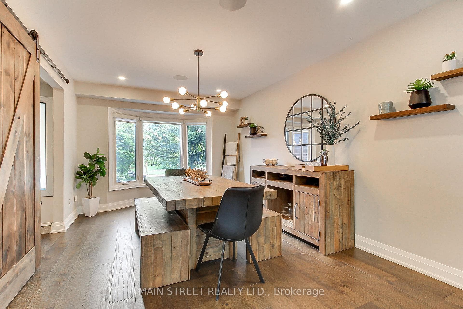 111 Peevers Crescent photo 16