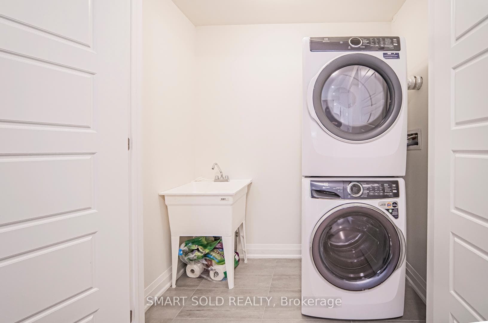 34 Thomas Frisby Jr Crescent photo 24