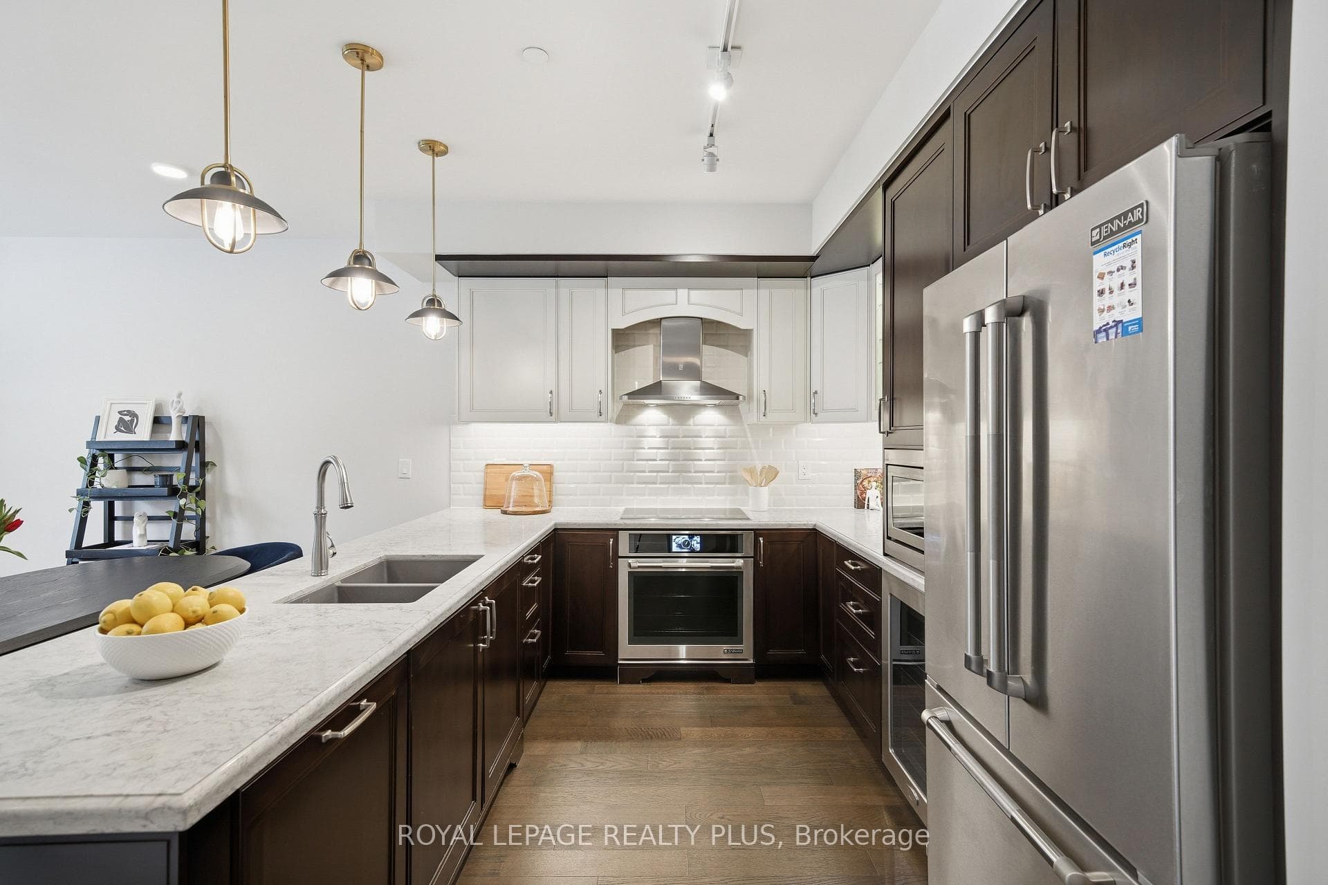 1575 Lakeshore Road Unit 117 photo 11