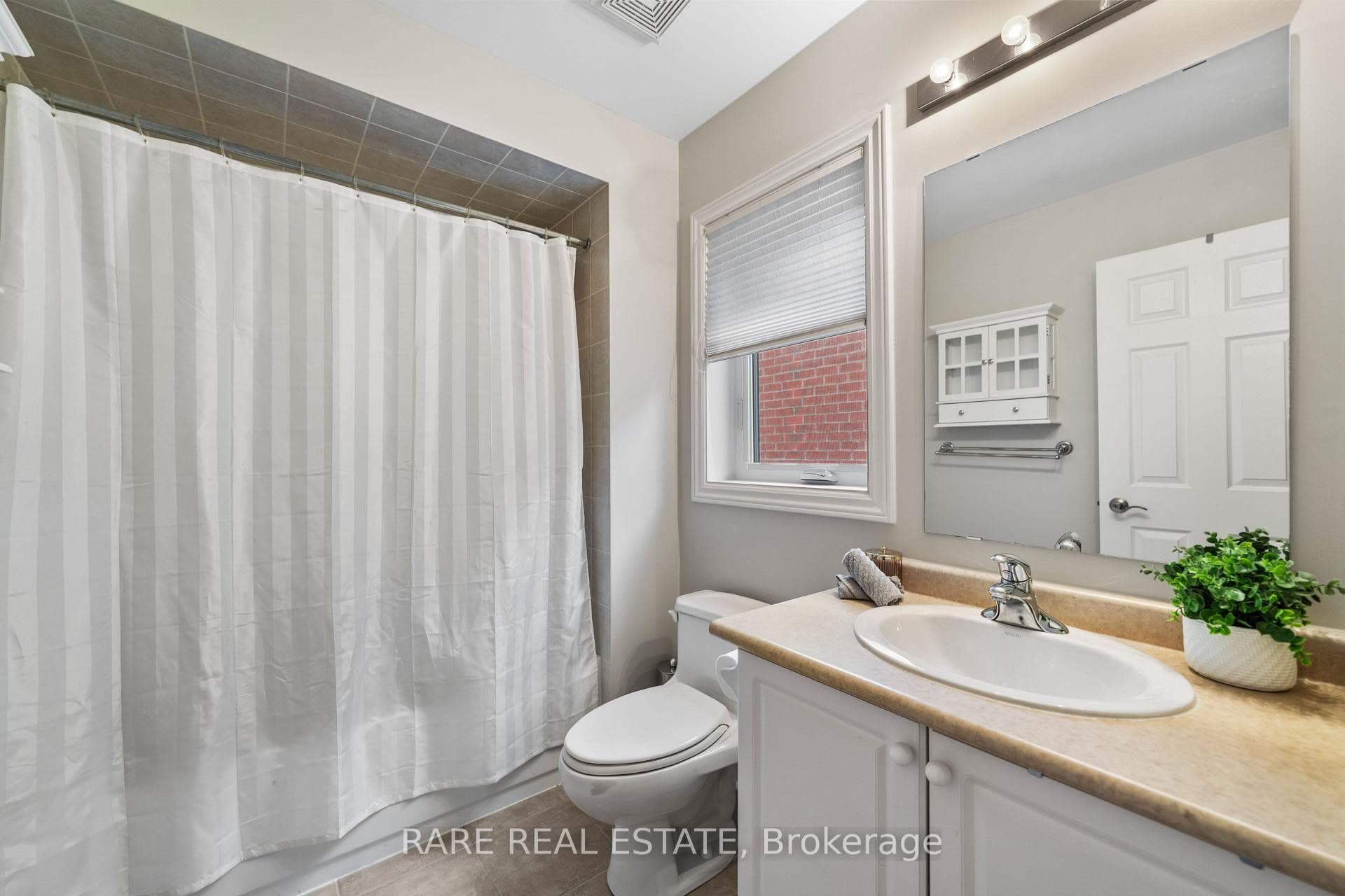32 Strauss Road photo 24