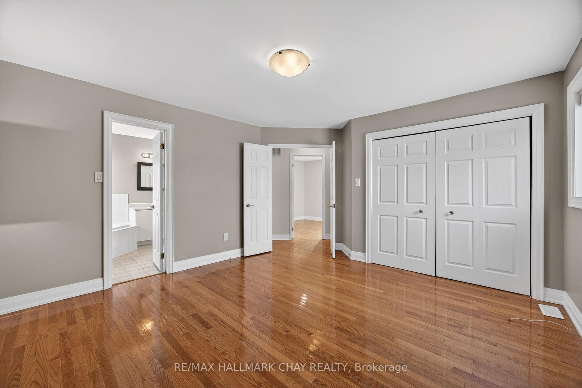 12 Webb Street photo 10