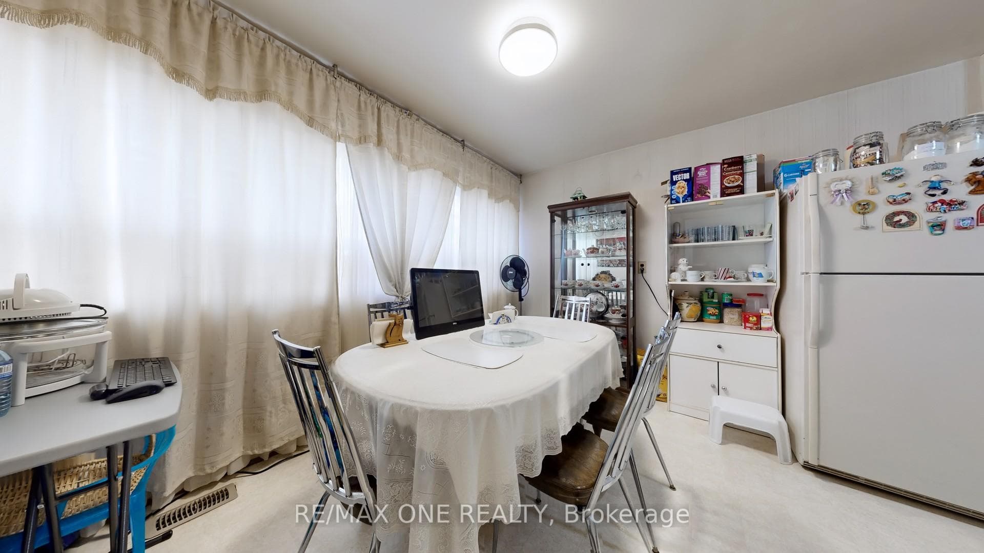24 Streamdale Court photo 12