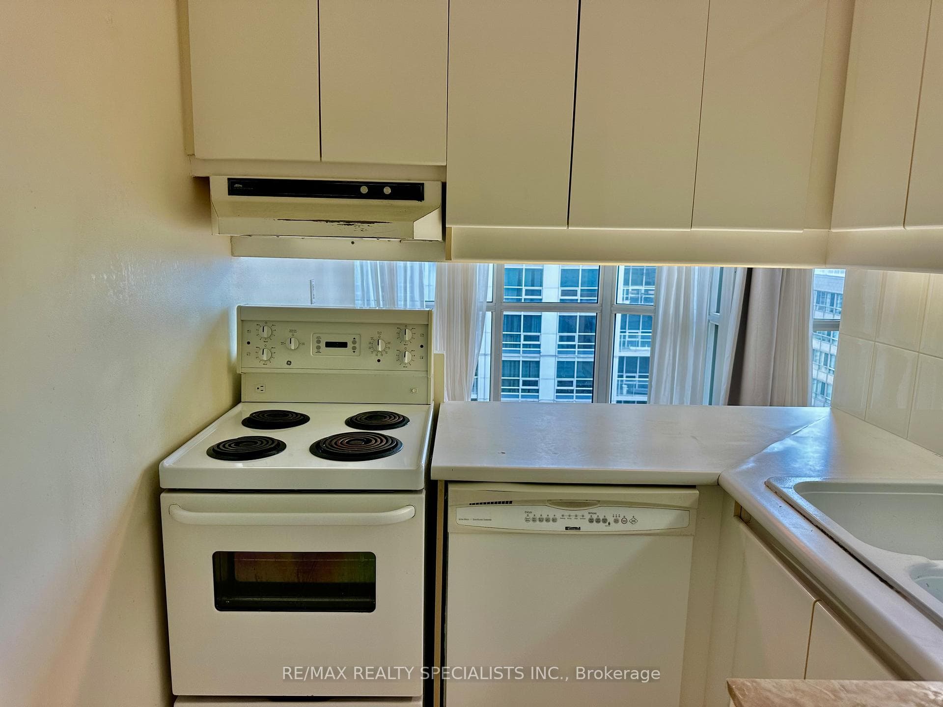736 Bay Street Unit 2010 photo 16