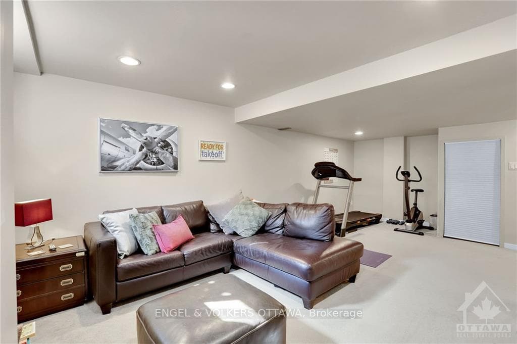 25 CHISHOLM Court photo 18