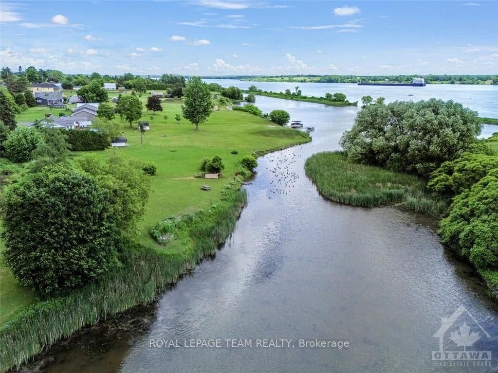 6 LOYALIST Place photo 28