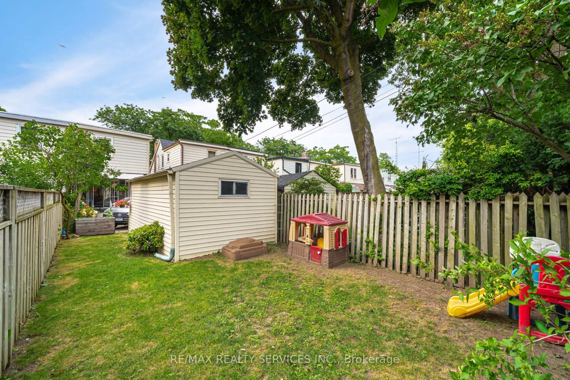 671 Milverton Boulevard photo 38