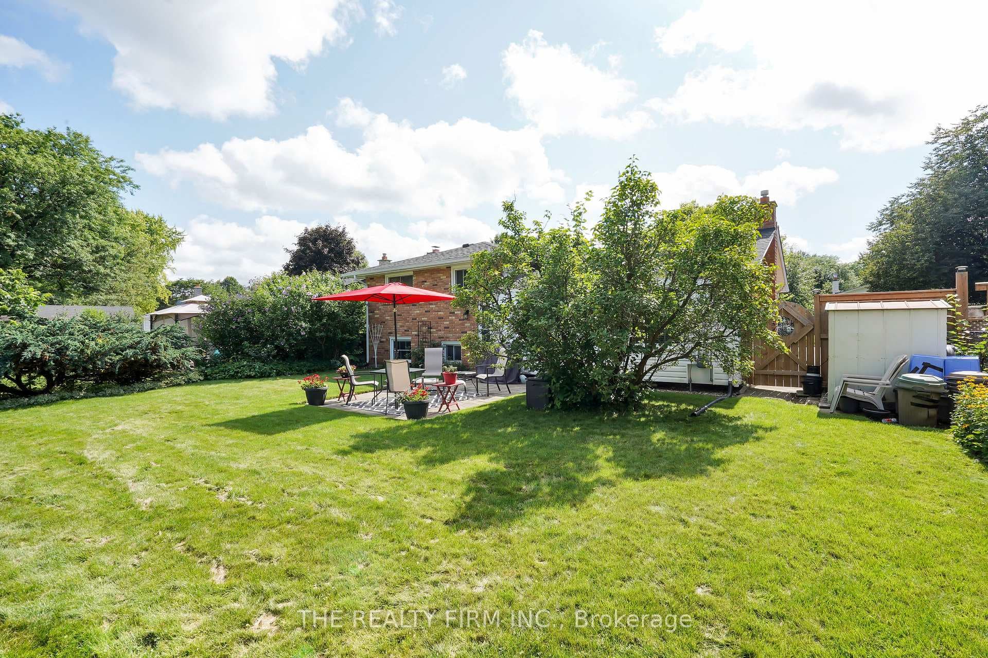 103 Tweed Crescent photo 34