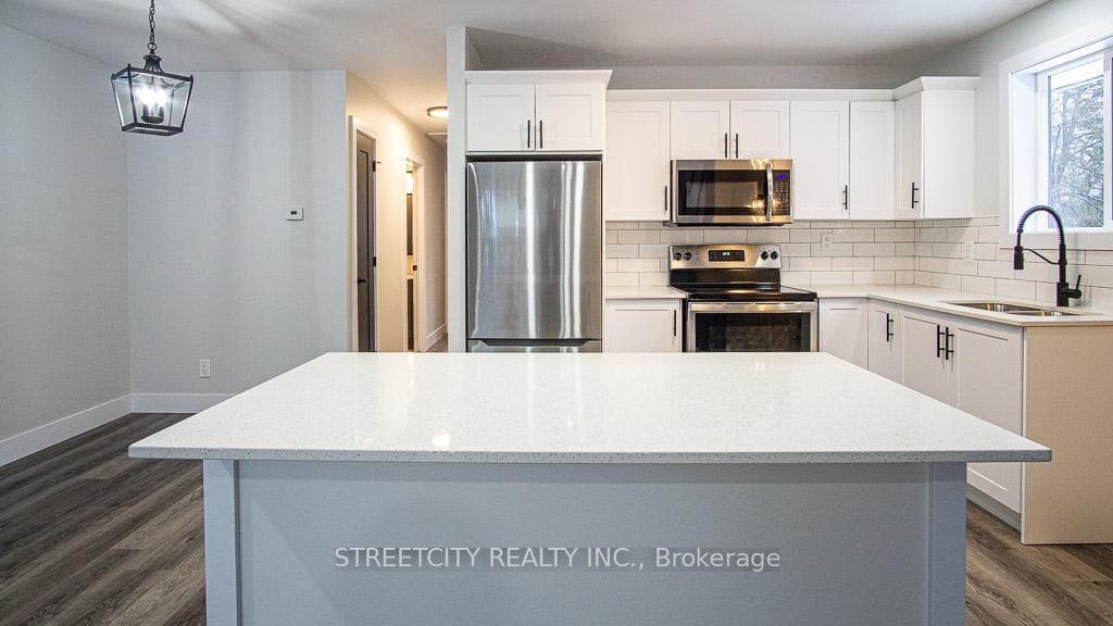 32 Mohegan Crescent photo 7