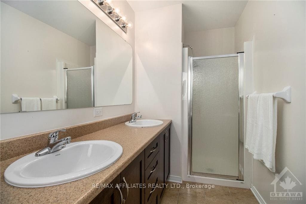 250 PARKROSE photo 14