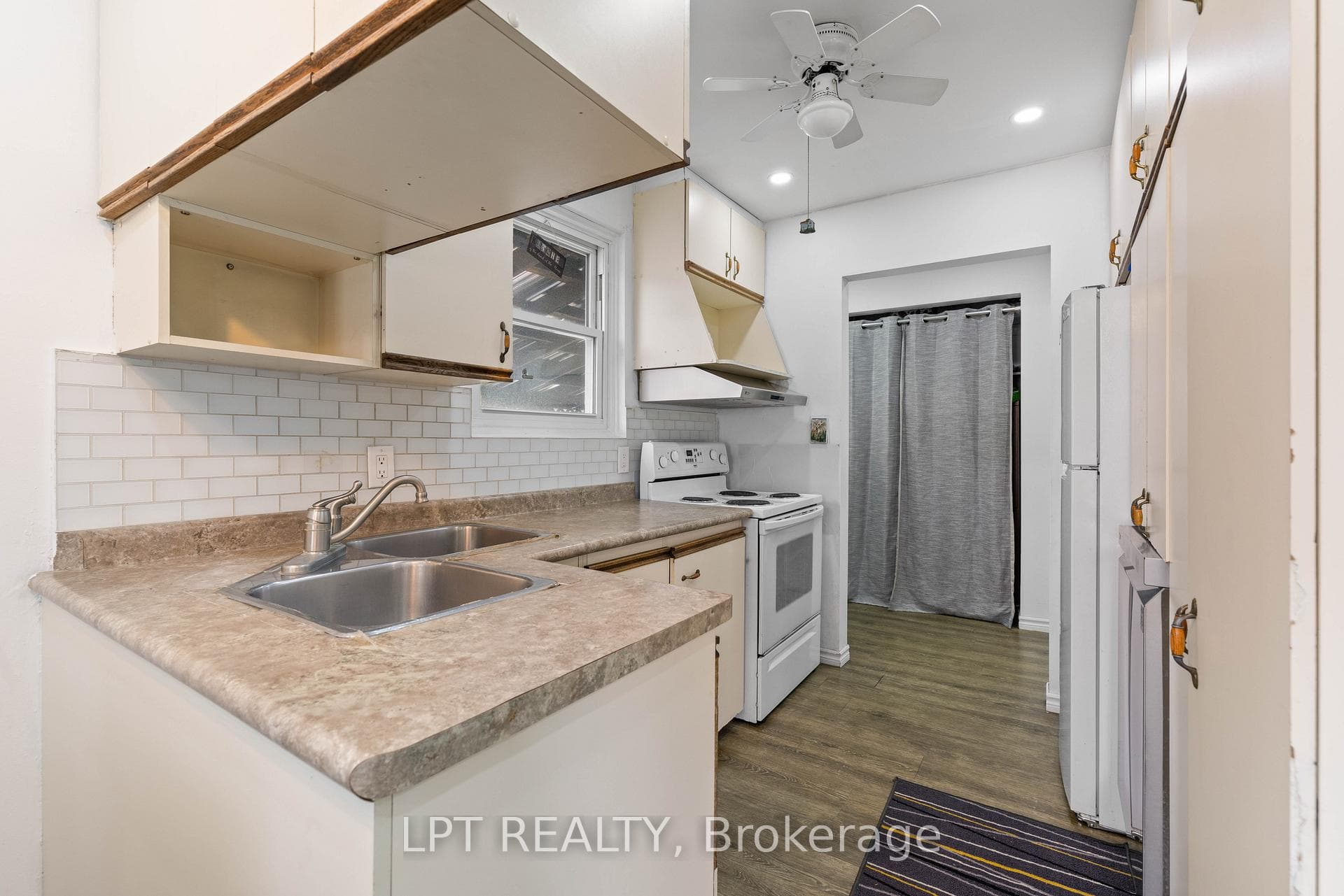 55H Chaucer Crescent photo 12