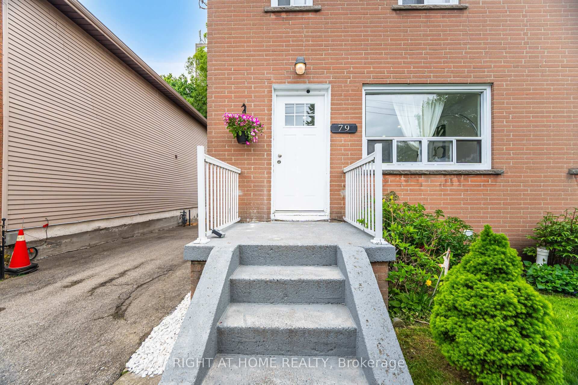 79 Chapman Avenue photo 2