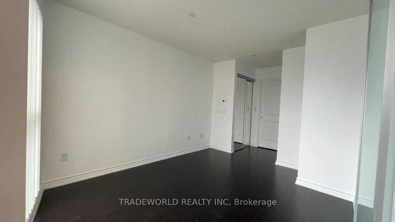 386 Yonge Street Unit 909 photo 14