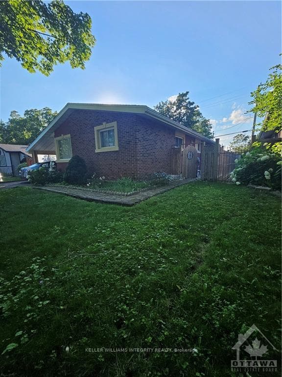2425 HOWLAND Avenue Unit B photo 2