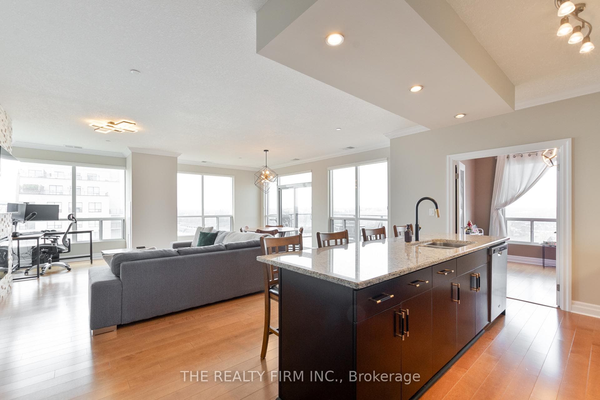 240 Villagewalk Boulevard Unit 1011 photo 7