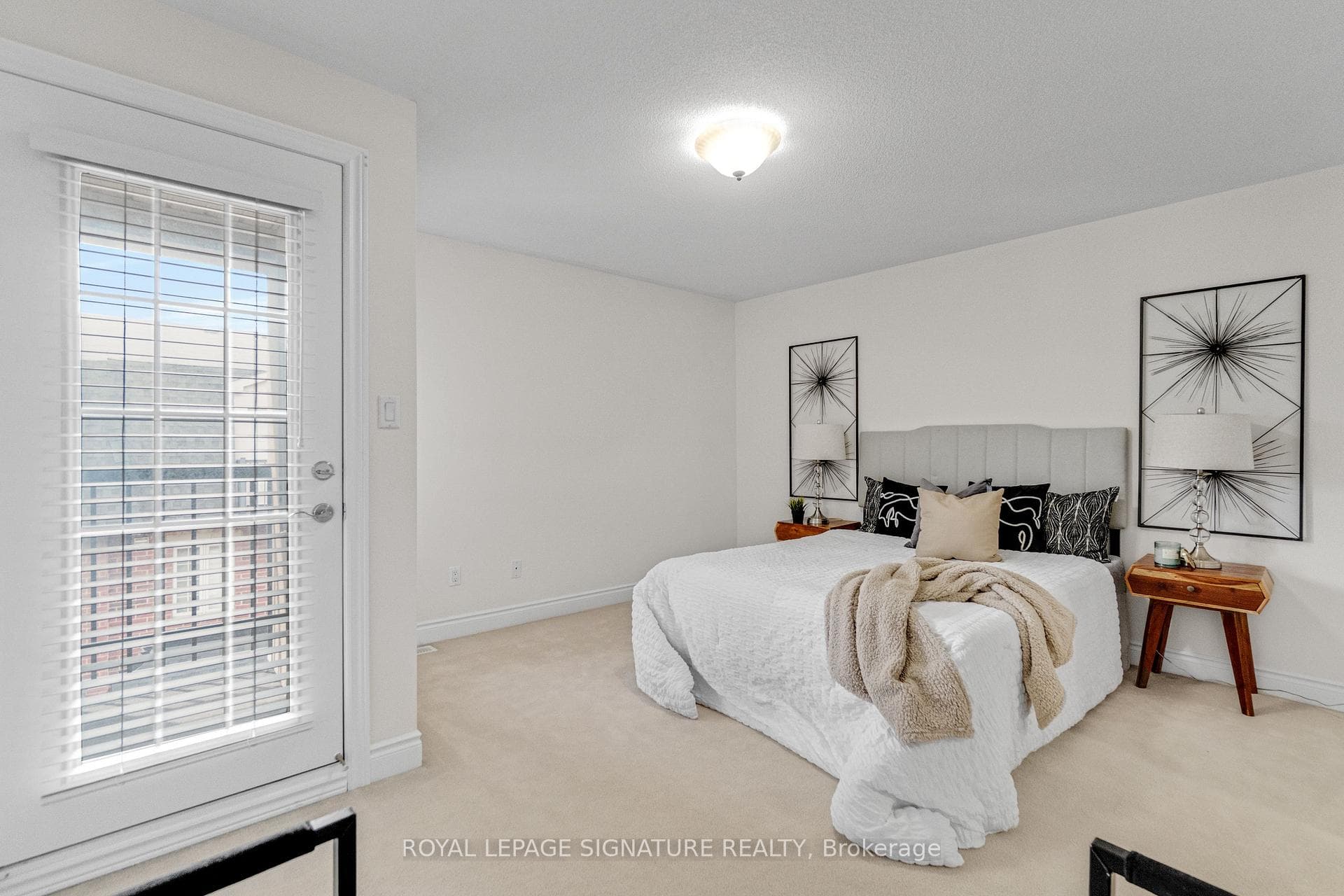9 Streight Lane photo 25