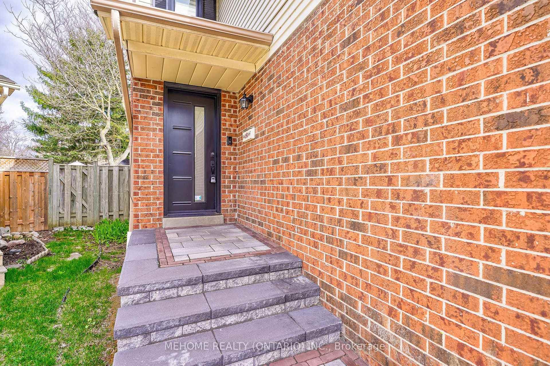 20 Bishop Crescent photo 2