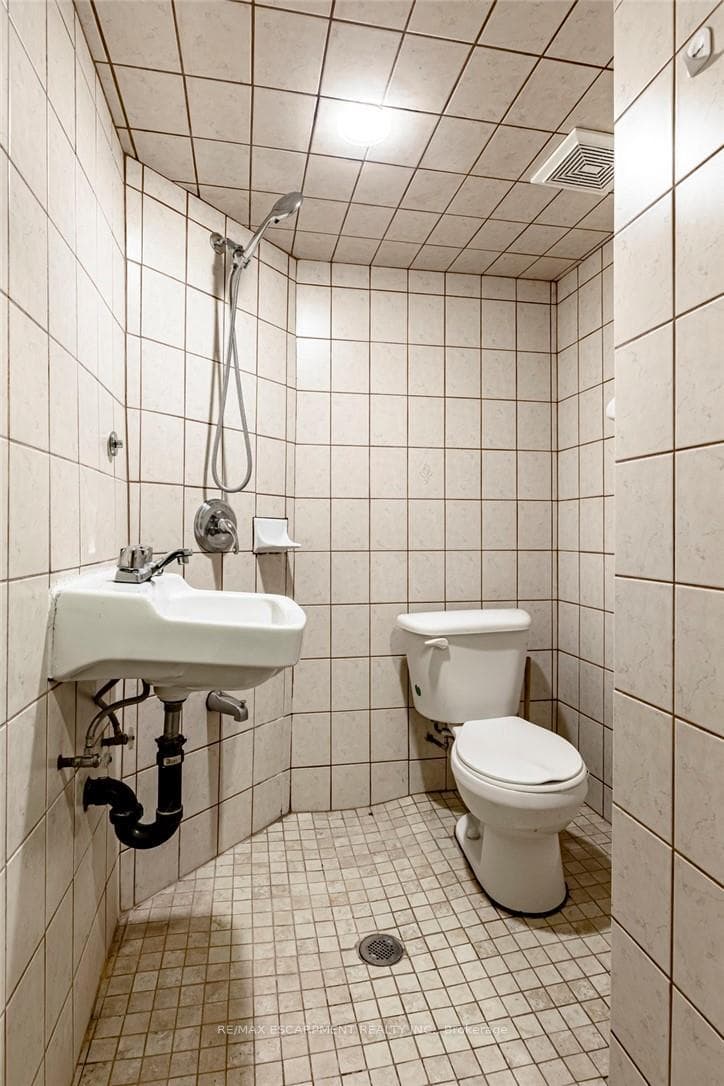 300 CRERAR Drive photo 34