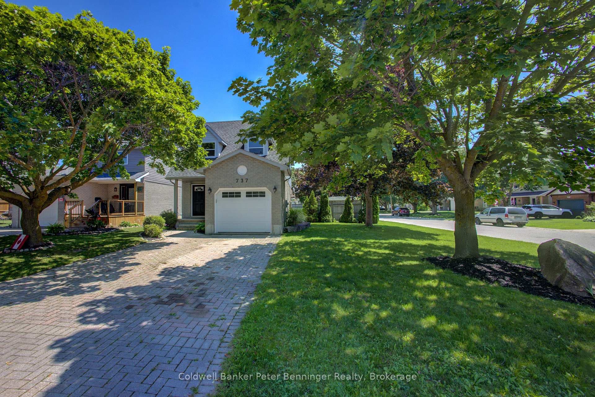 737 Mackendrick Drive photo 1