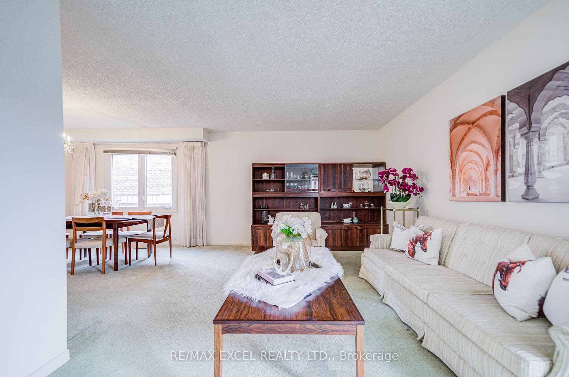 74 Holmbush Crescent photo 9
