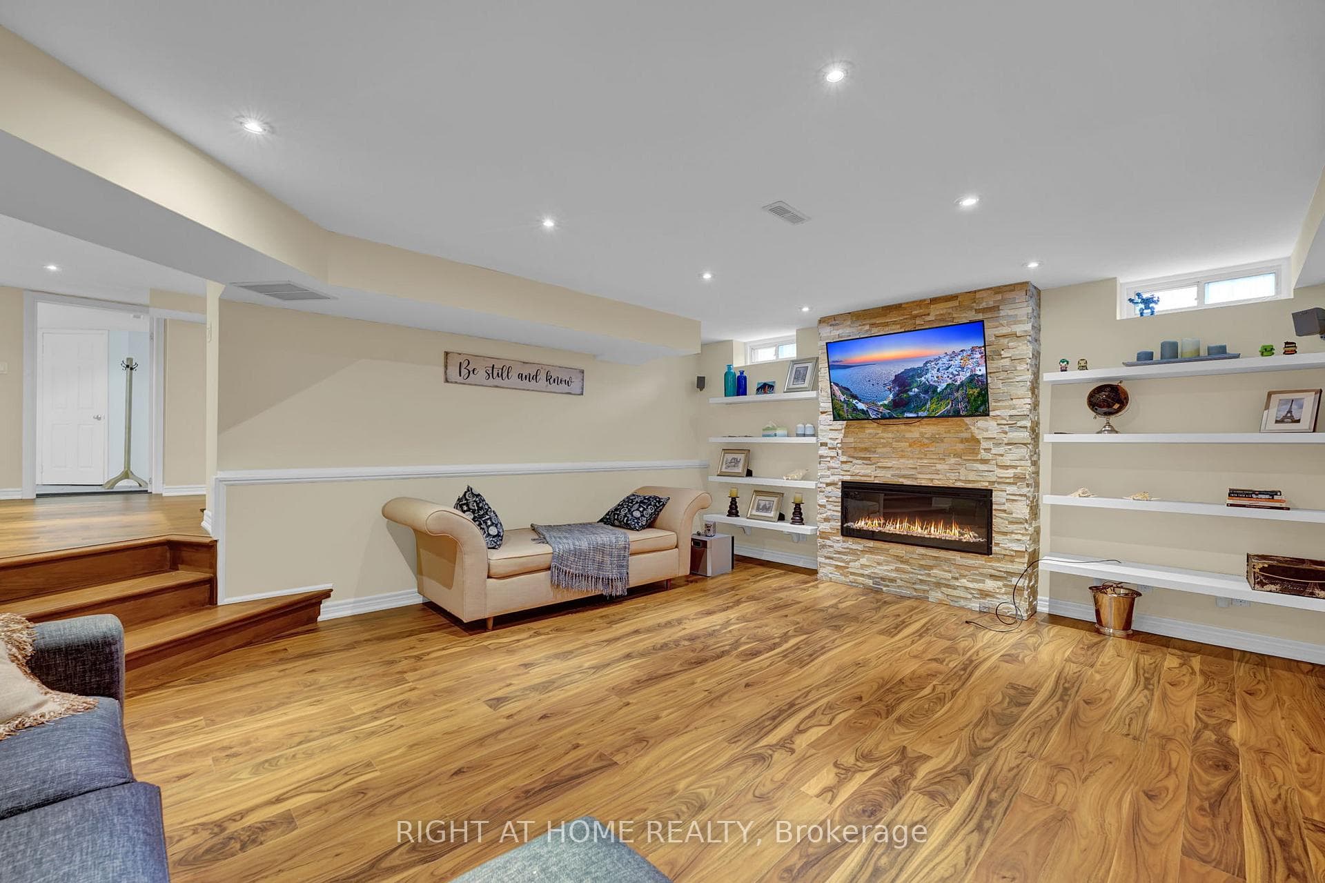 18 Bayel Crescent photo 6