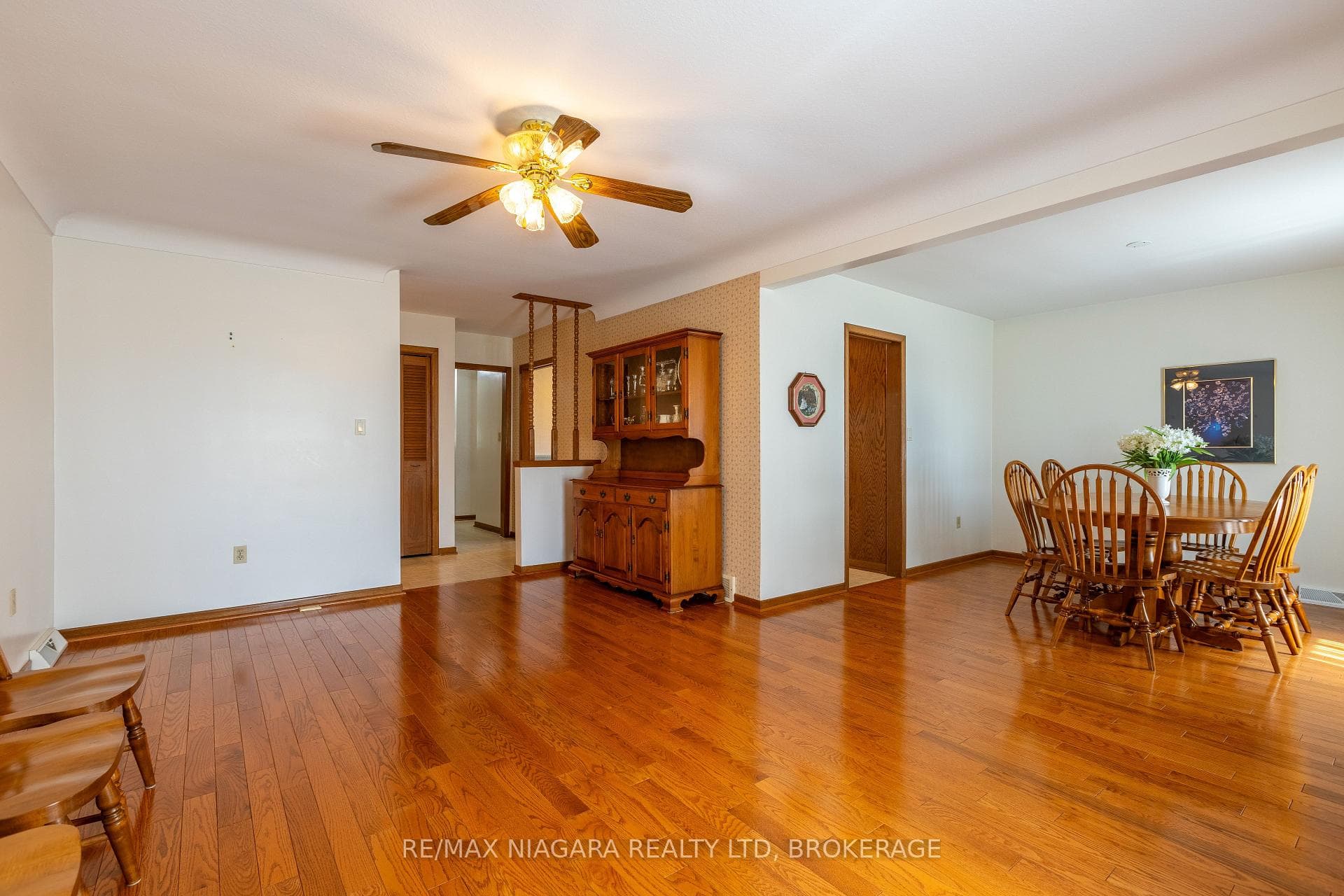 82 Westwood Crescent photo 7
