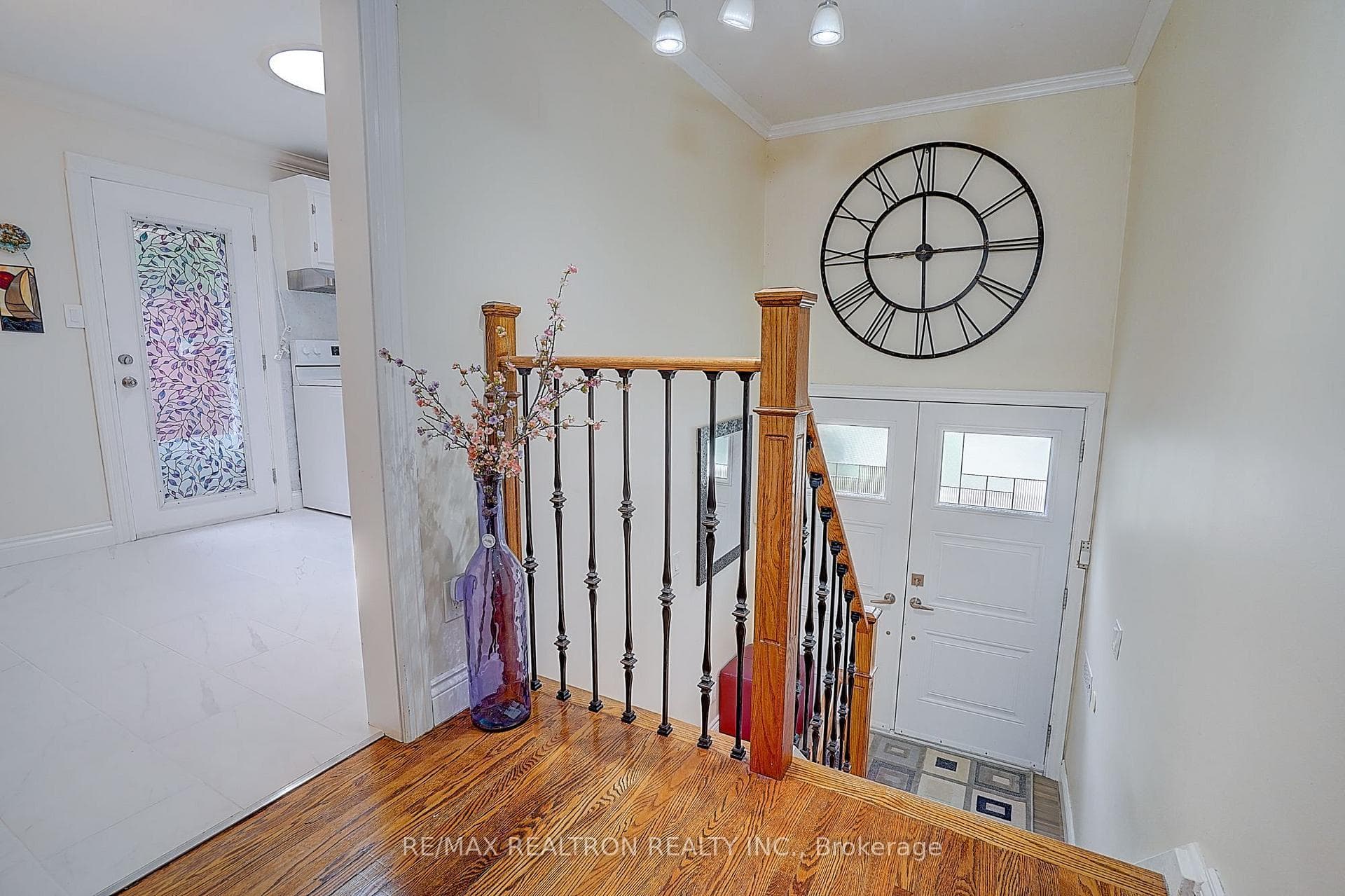 583 Pinewood Street photo 7