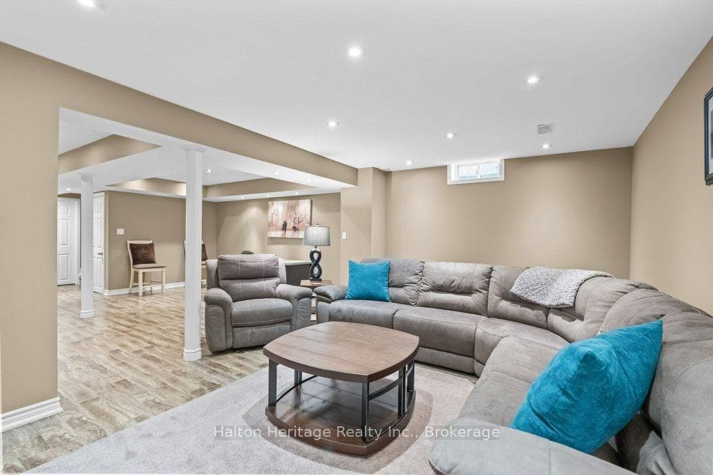 72 Garinger Crescent photo 40