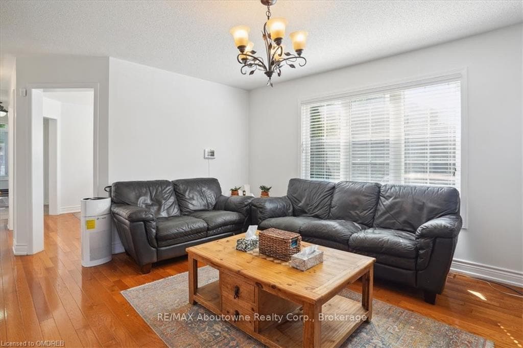 2245 DUNFOREST Crescent photo 12