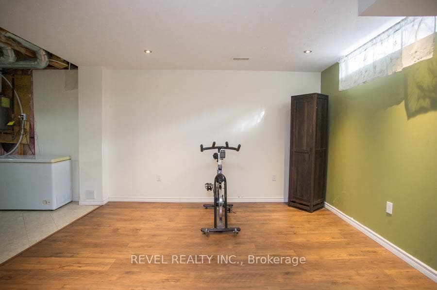 231 Blackburn Drive photo 26