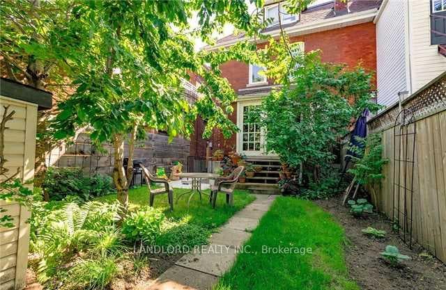 2251 Dundas Street Unit Lower photo 3