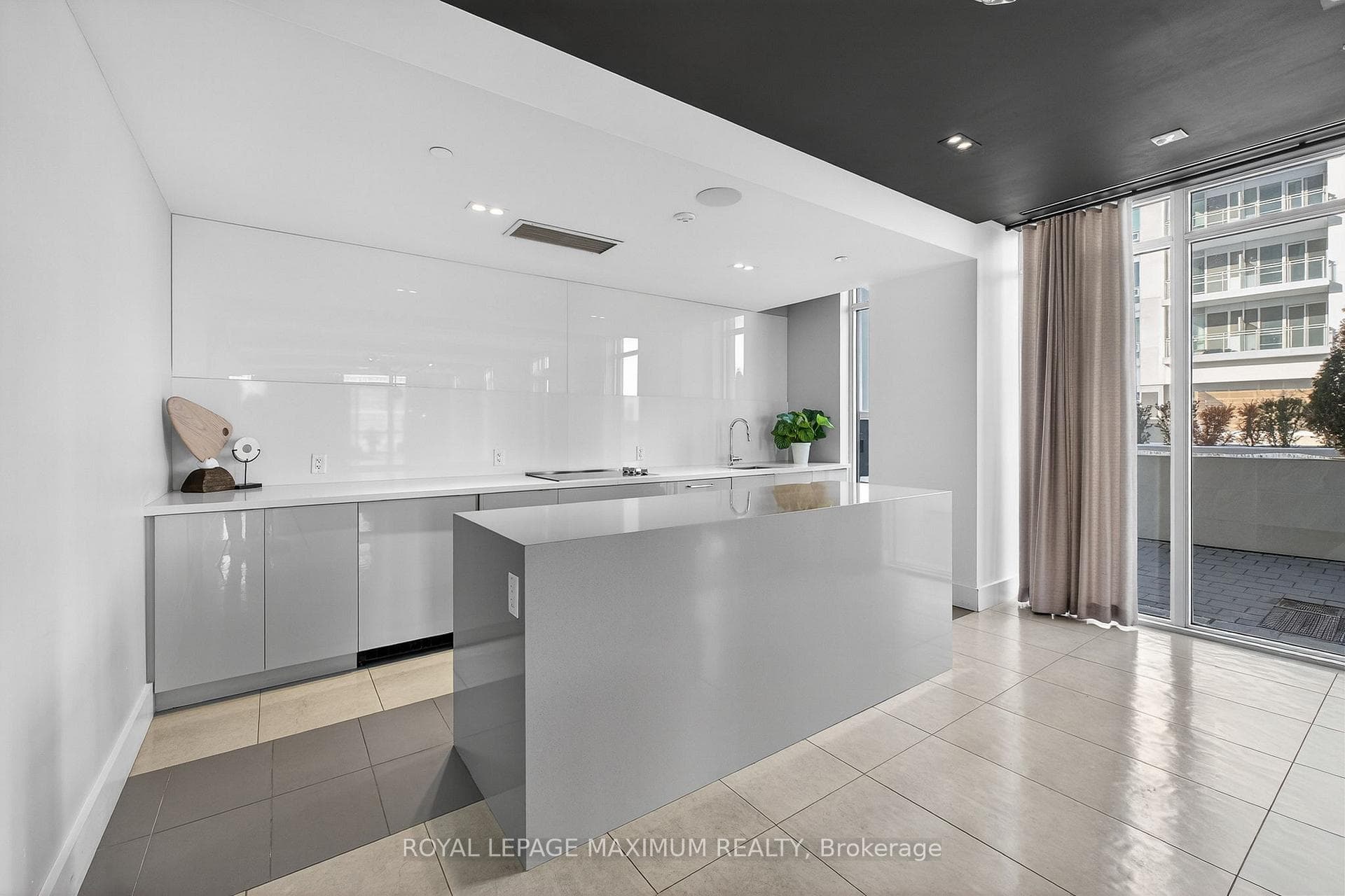 8868 Yonge Street Unit 212E photo 32