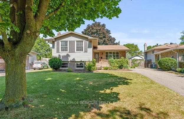 4 Laguna Crescent photo 1