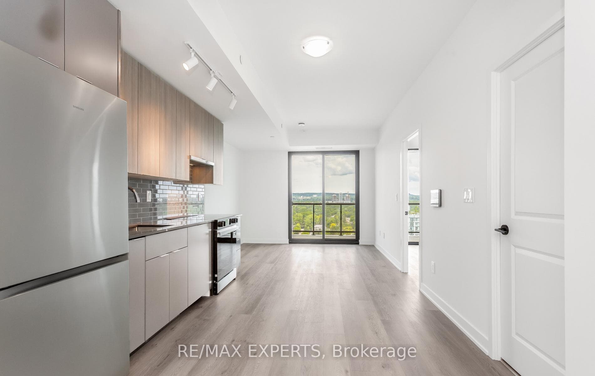 2075 Lakeshore Road Unit 1811 photo 12