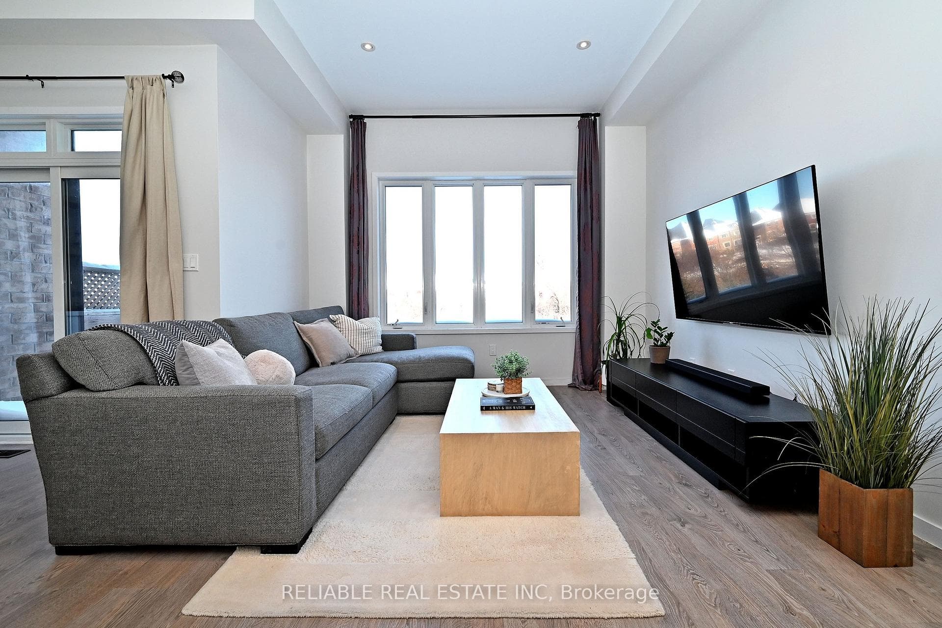 98 Elyse Court photo 3
